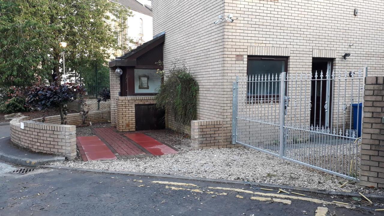 Bright City Centre House - Private Garden & Parking! Villa Glasgow Bagian luar foto